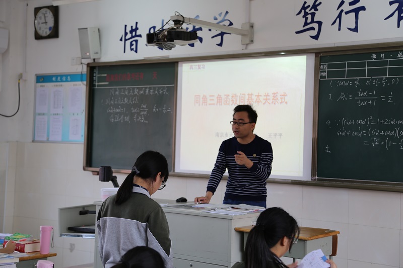 【教学活动】吉林省名校长,数学特级教师谢明茹来我校研讨"高效课堂"